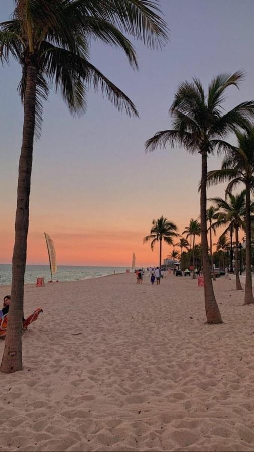 Downtown Hollywood Holiday Retreat Dania Beach Leilighet Eksteriør bilde